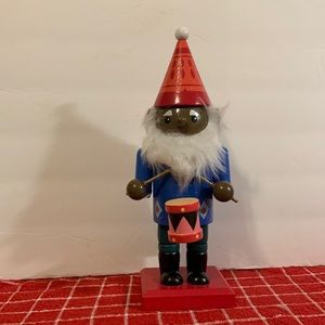 Gnome nutcracker with hat and drum